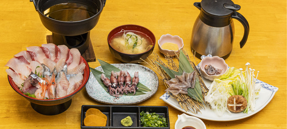 富山湾の「神秘」ホタルイカの特殊な世界！ ホタルイカ漁師と楽しむ特別な朝食体験